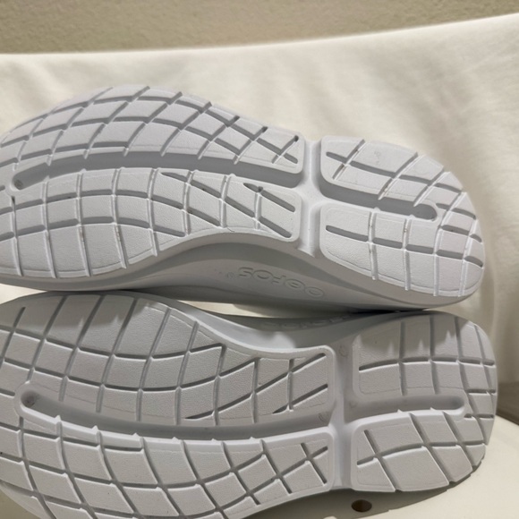 NWT - OOFOS Unisex White Slip-On Comfort Sneakers (men’s 9 Women’s 10) - Picture 5 of 5
